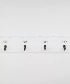 Valkoinen Naulakko Ak-18