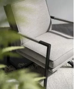 Pelkistetty Nojatuoli Isaac 95617 Beige -Huonekalu kauppa pelkistetty nojatuoli kevyt nojatuoli isaac sisustus1 beige