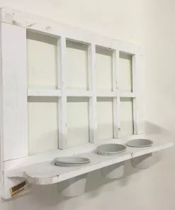 Edessä -Huonekalu kauppa valkoinen koristeikkuna ruukuilla